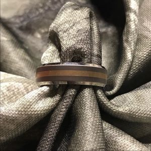 Titanium & 14k gold men’s band/ring in size 10.